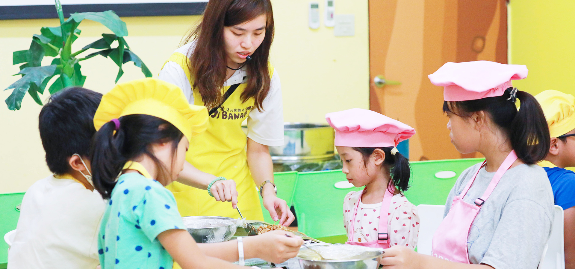 利用山蕉製作果醋、披薩、蛋糕、餅乾等的各式食農DIY活動