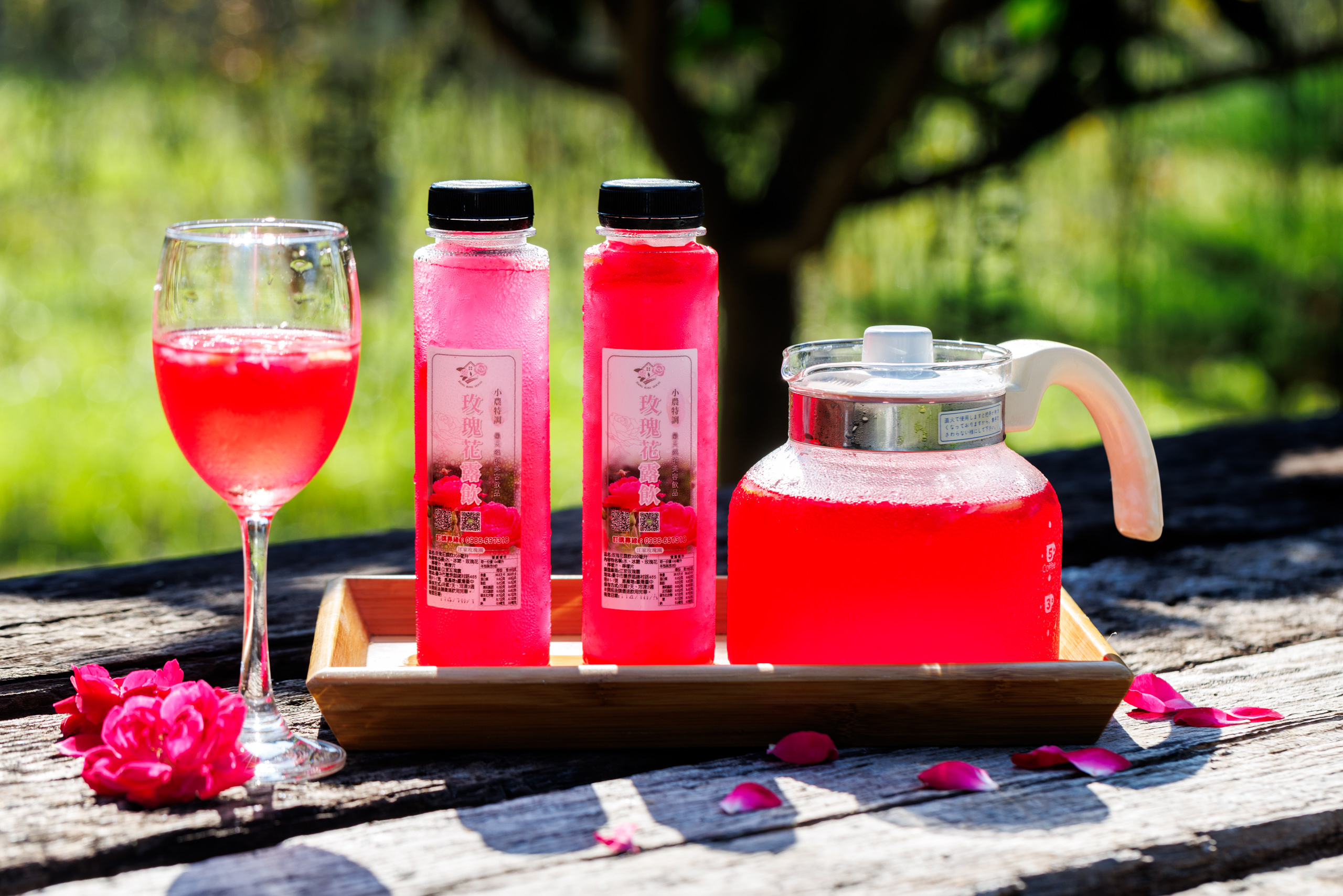 用安全無毒的玫瑰花熬煮8小時以上的玫瑰花露飲，是一瓶可以喝得到花香的飲料。