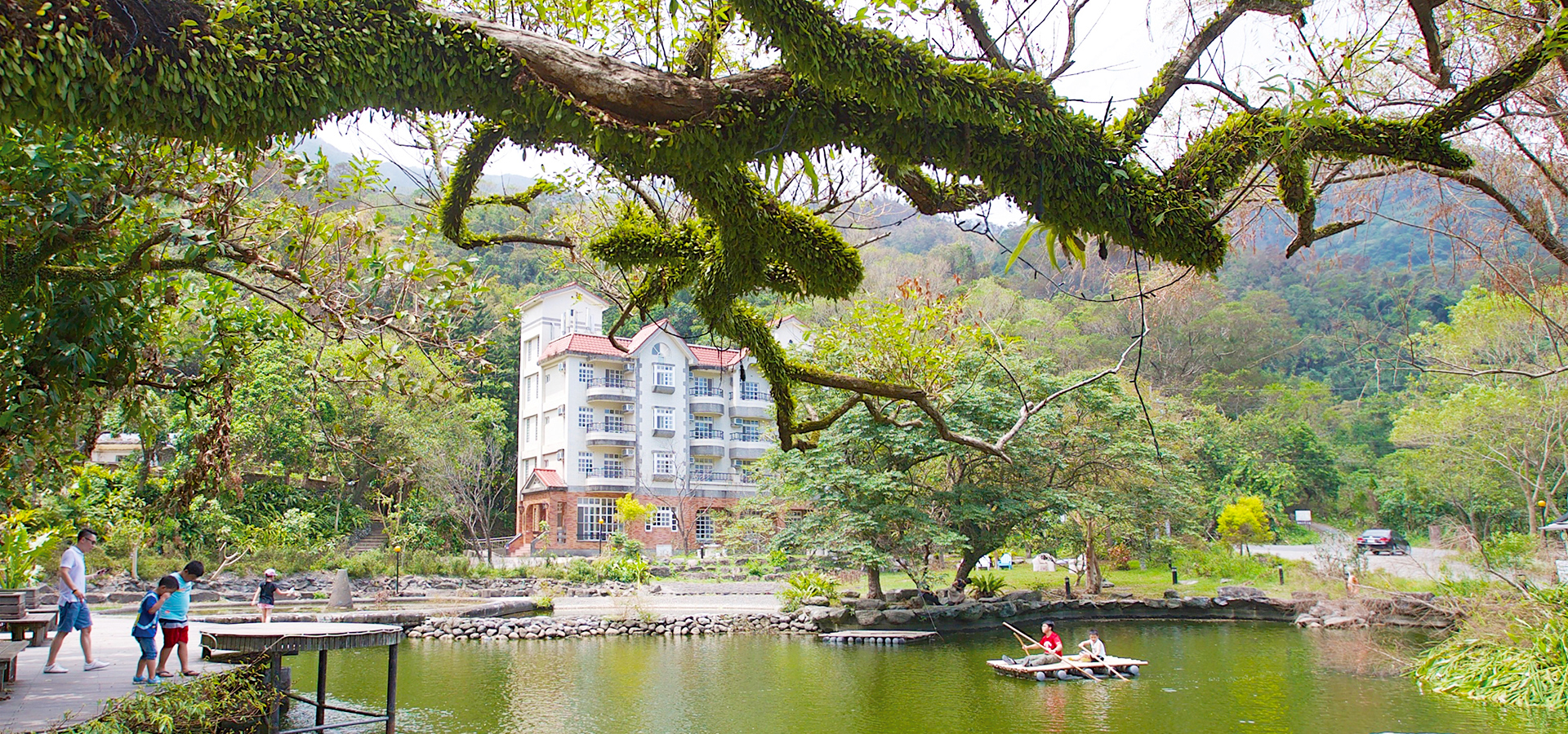 農場腹地大約120公頃場內生態多樣性資源豐富，內有3條溪流、2公頃有機菜園、果園、水稻田、竹林及森林等。