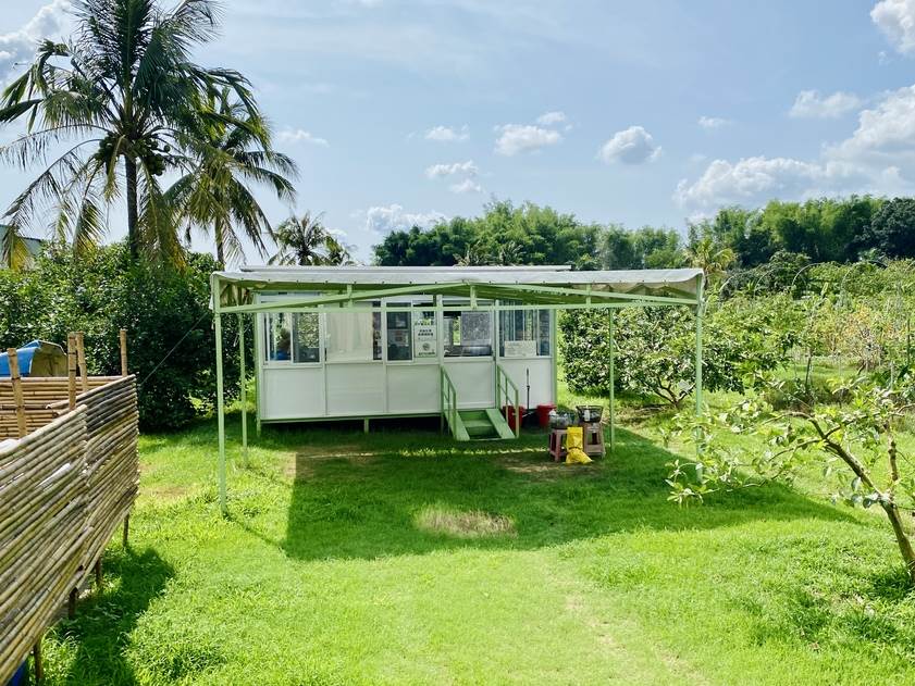 觀光果園生態豐富，白色咖啡廳也是知名的重機休息站。