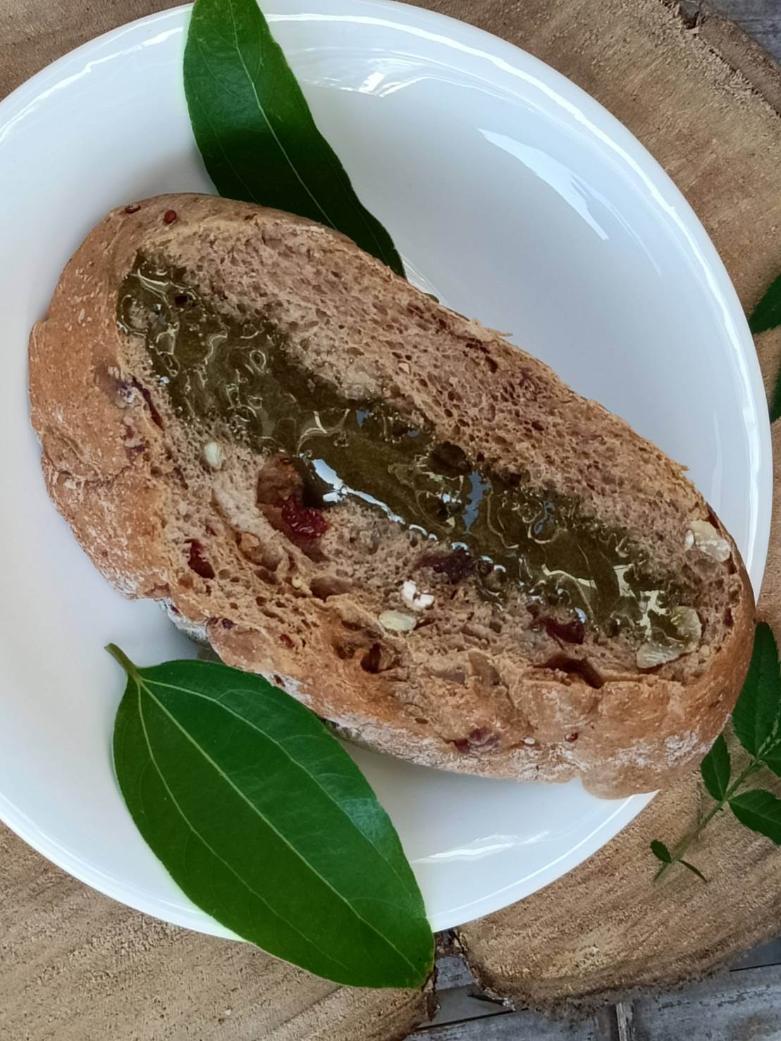 塗抹蜂蜜肉桂醬，吃起來有香甜的療癒感而且營養加分